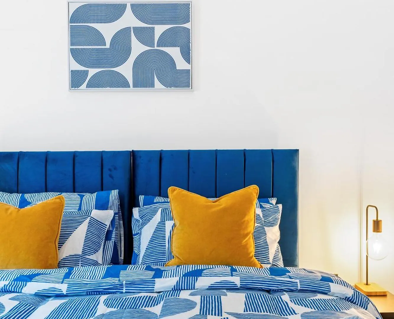 Mins Walk To Restaurants Shops & Main Attractions Apartment Brighton