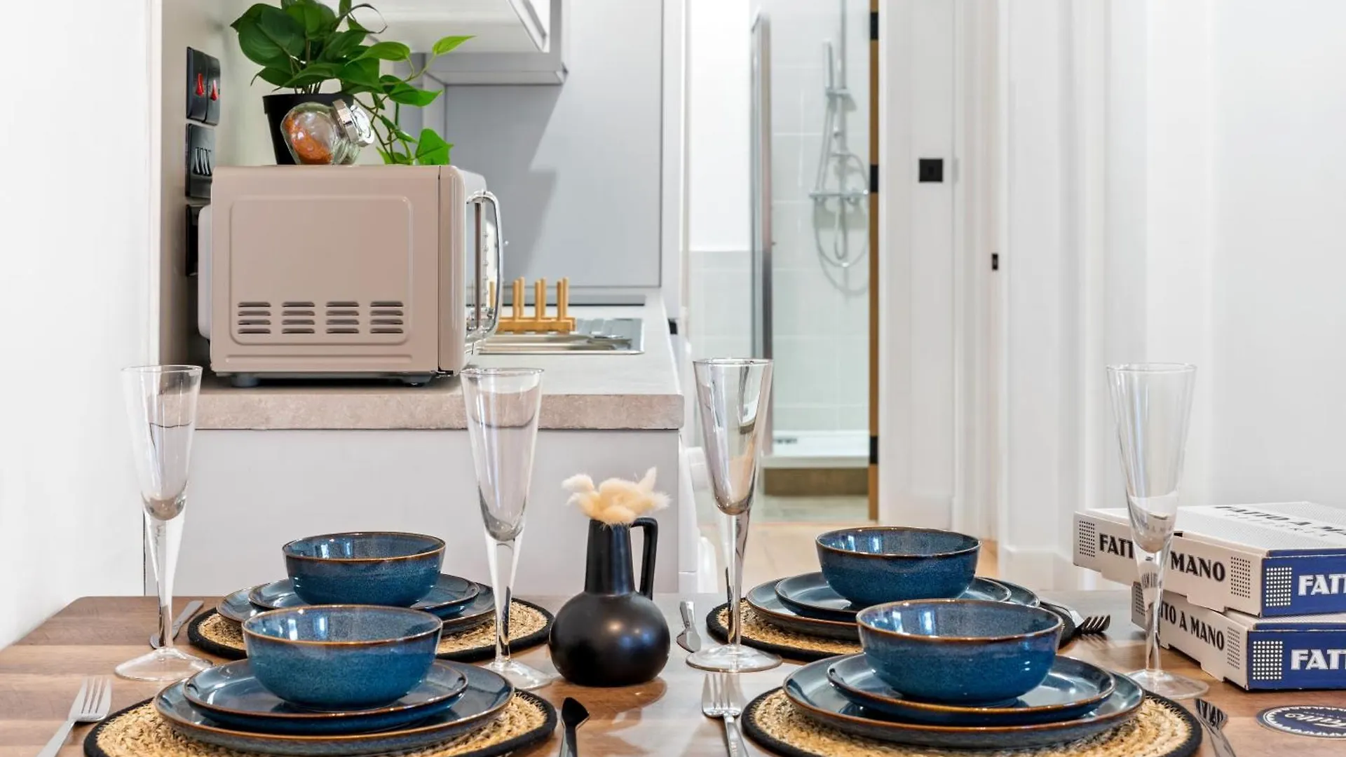 Mins Walk To Restaurants Shops & Main Attractions Apartment Brighton