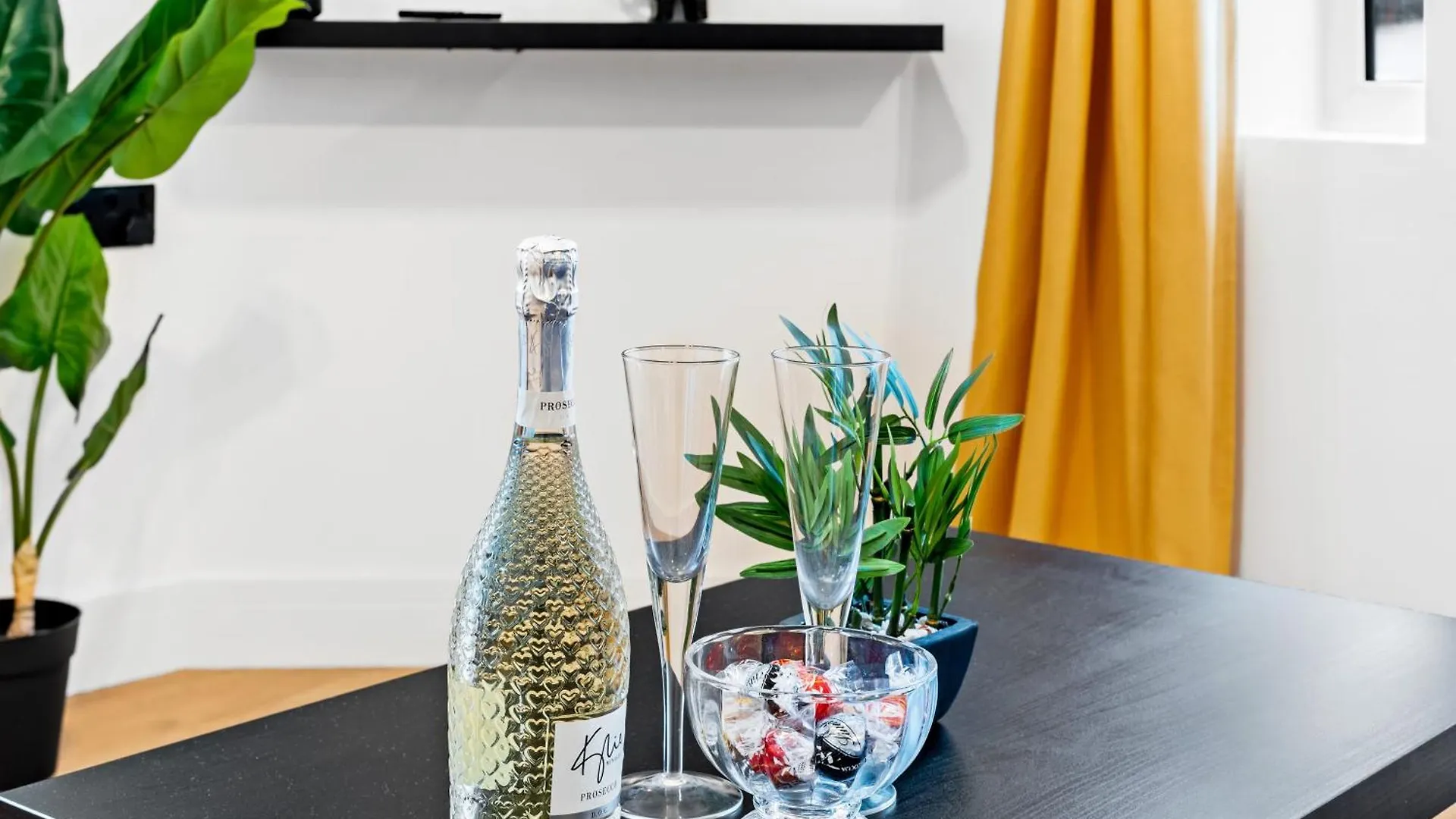 Mins Walk To Restaurants Shops & Main Attractions Apartment Brighton United Kingdom
