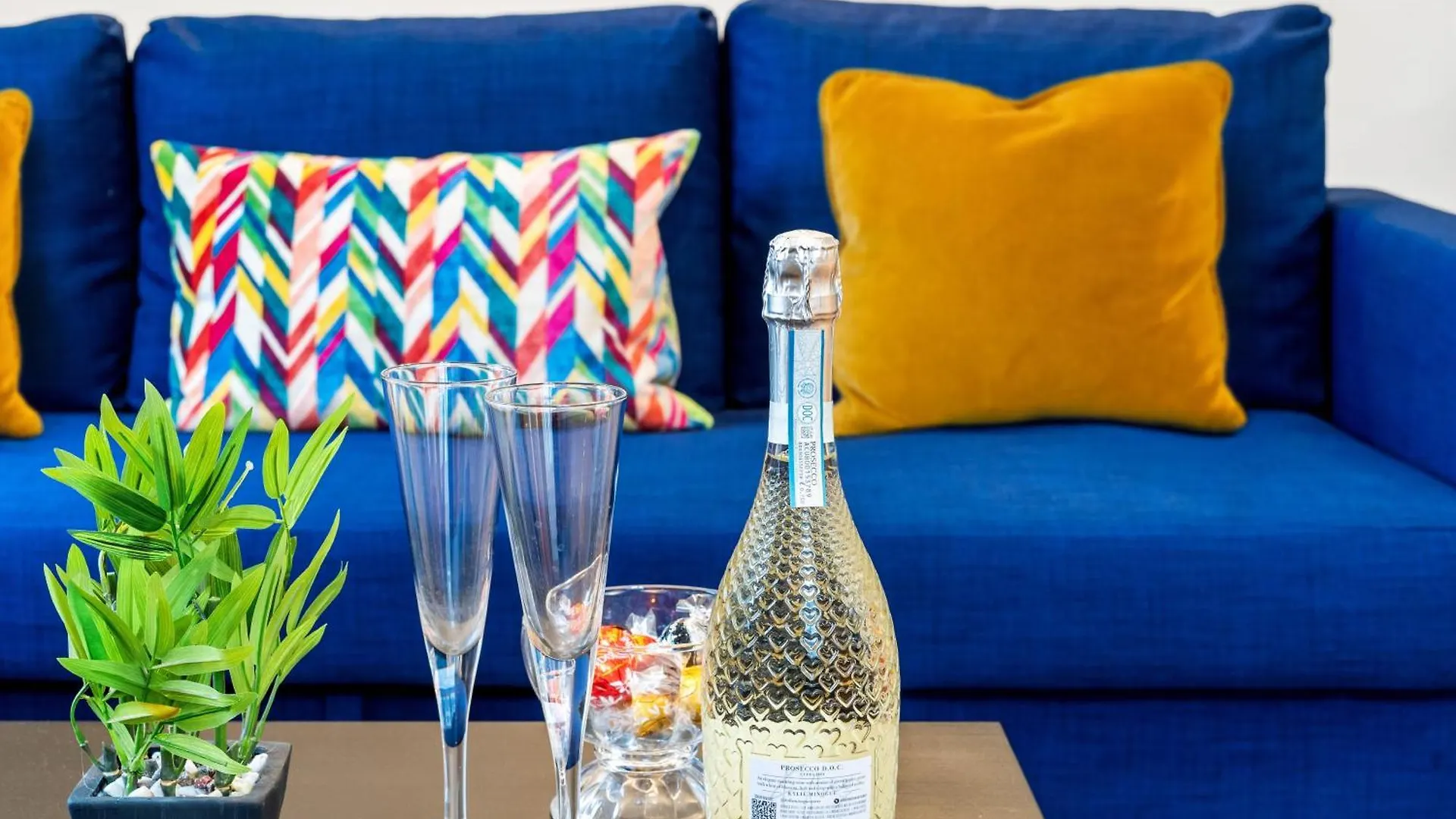 Mins Walk To Restaurants Shops & Main Attractions Apartment Brighton