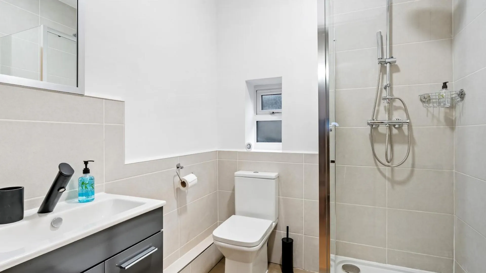 Mins Walk To Restaurants Shops & Main Attractions Apartment Brighton