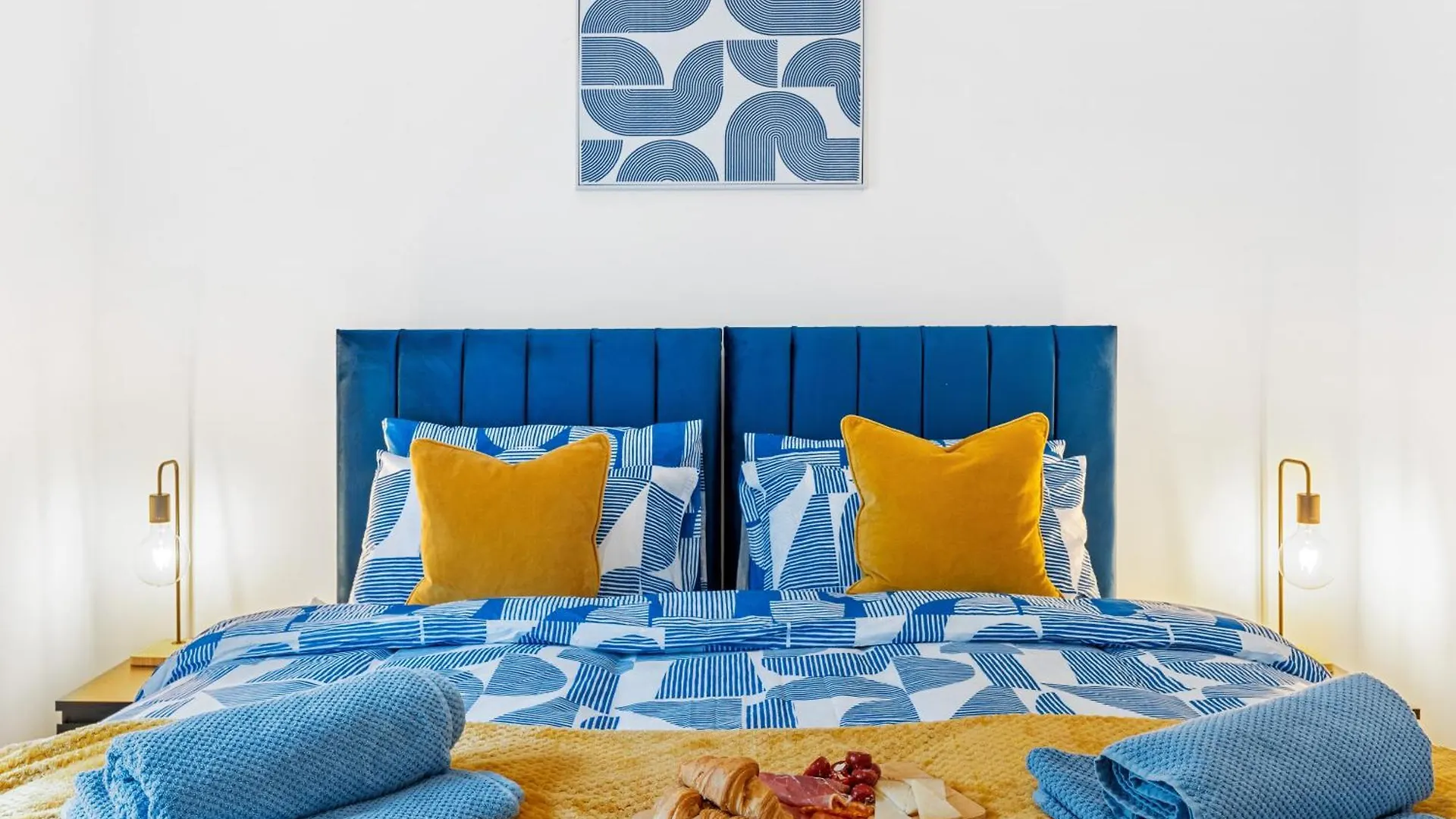Mins Walk To Restaurants Shops & Main Attractions Apartment Brighton