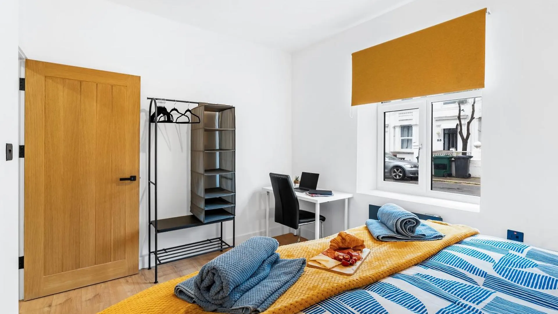 Mins Walk To Restaurants Shops & Main Attractions Apartment Brighton
