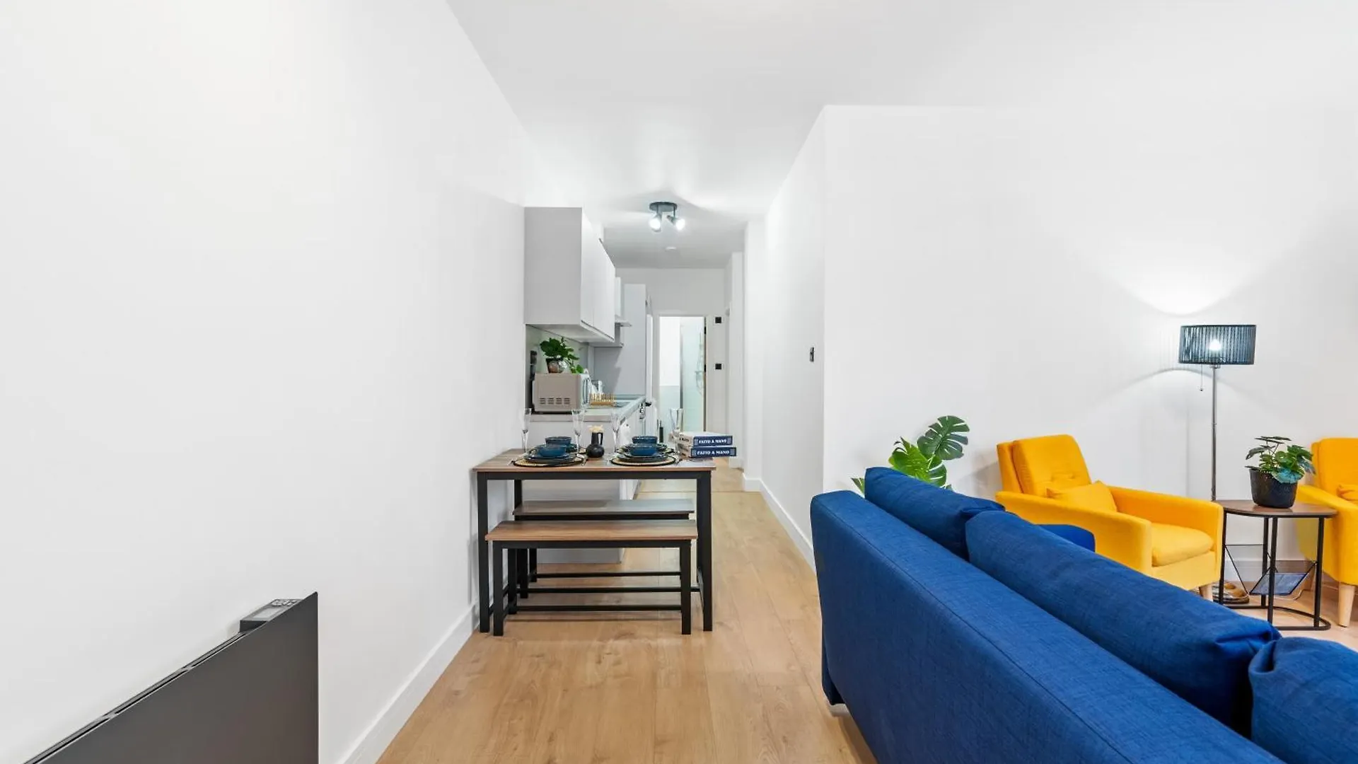 Mins Walk To Restaurants Shops & Main Attractions Apartment Brighton